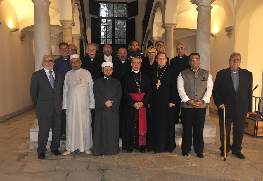 La oración ecuménica en Málaga por la paz, en imágenes