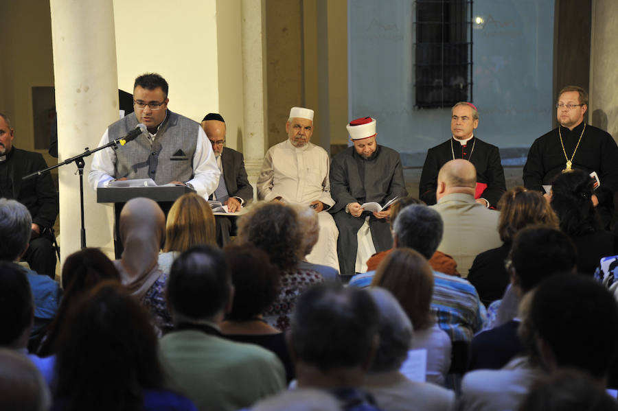 La oración ecuménica en Málaga por la paz, en imágenes