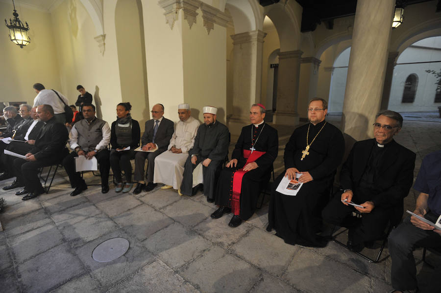 La oración ecuménica en Málaga por la paz, en imágenes