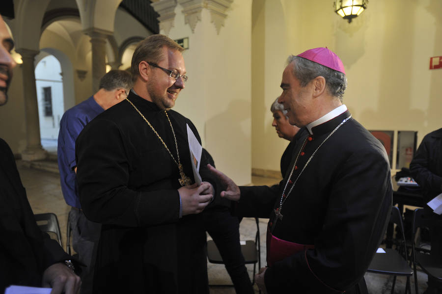 La oración ecuménica en Málaga por la paz, en imágenes