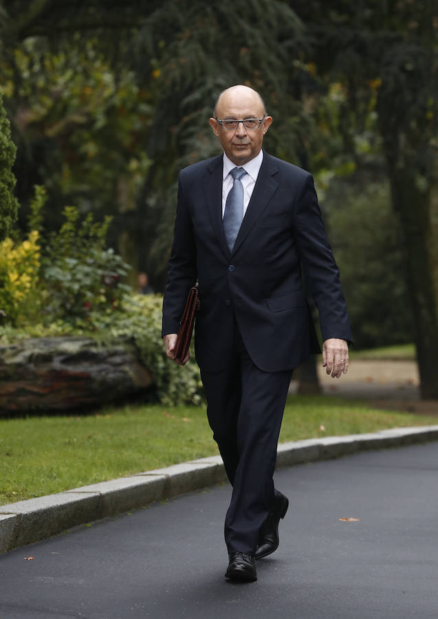 El ministro de Hacienda, Cristóbal Montoro, llega al Palacio de la Moncloa.