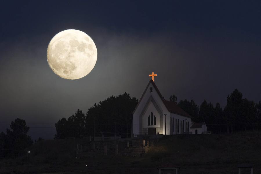 Así se ha visto la Superluna en distintos puntos del mundo