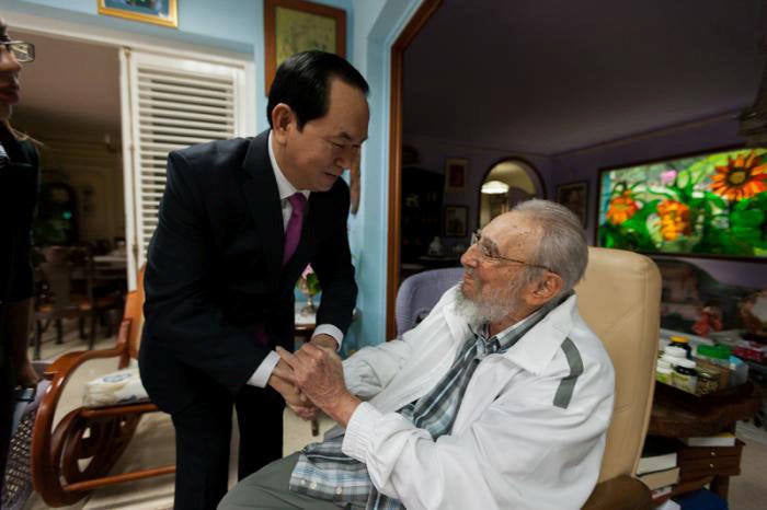 La última imagen de Fidel Castro con vida, junto al presidente de Vietnam, el pasado 15 de noviembre de 2016.