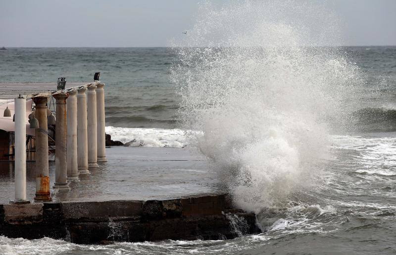 En fotos, la alerta amarilla en las playas