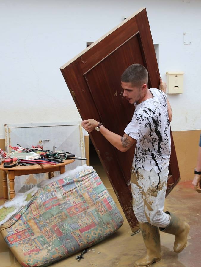 Tareas de limpieza en Doña Ana tras las inundaciones