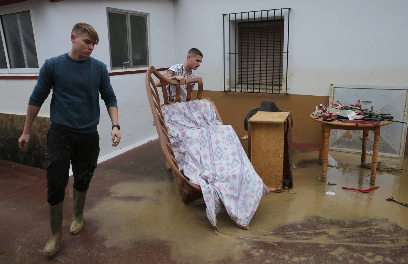 Tareas de limpieza en Doña Ana tras las inundaciones