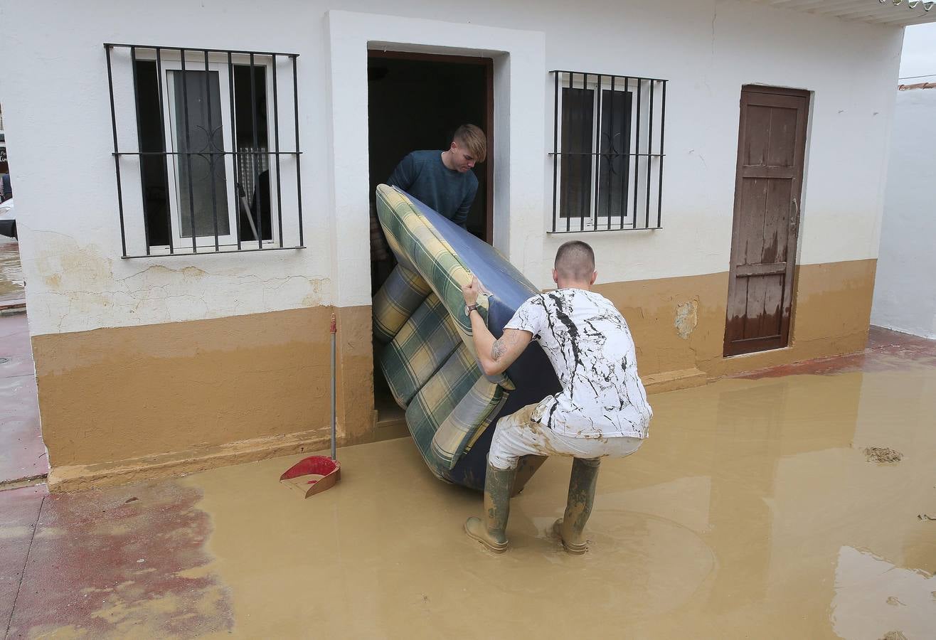 Tareas de limpieza en Doña Ana tras las inundaciones