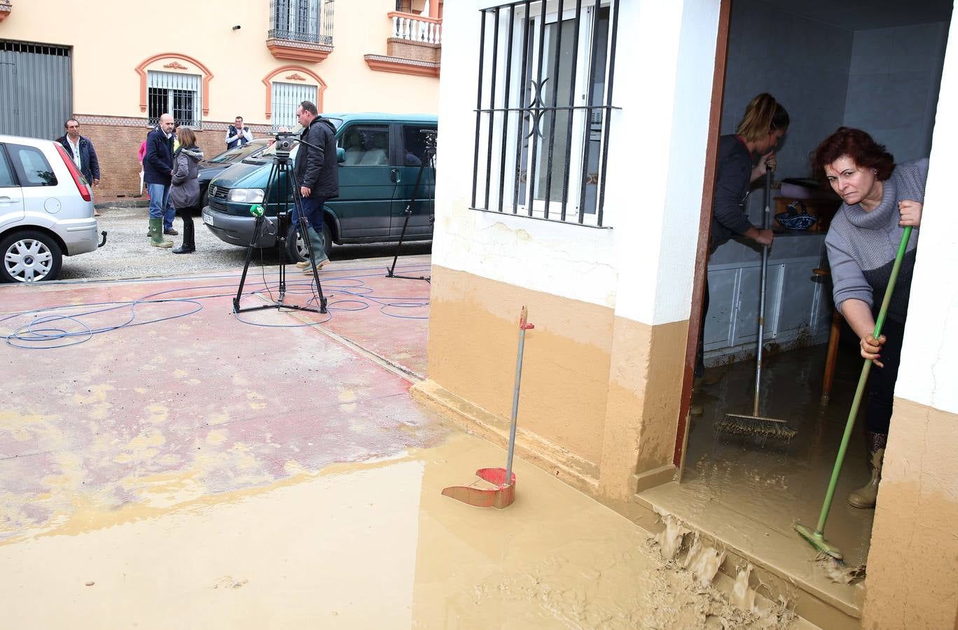 Tareas de limpieza en Doña Ana tras las inundaciones