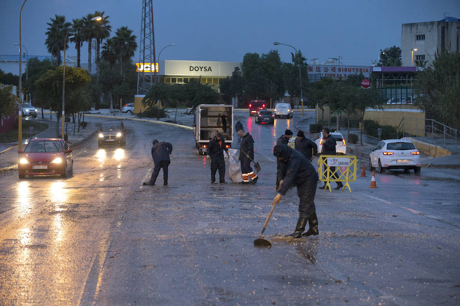 Así se ha despertado la capital malagueña tras las fuertes lluvias de este domingo