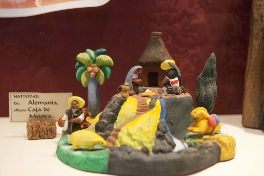 Exposición de belenes de miniatura de la colección de Luis Merino