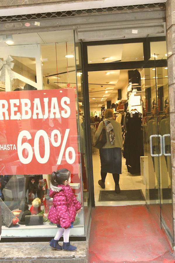 Así han vivido los comercios malagueños este lunes festivo de compras frenéticas