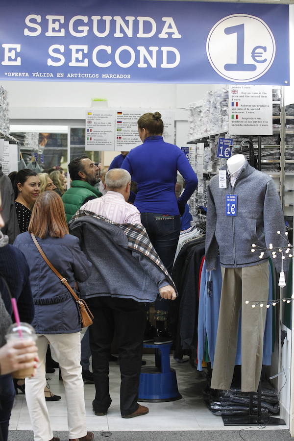 Así han vivido los comercios malagueños este lunes festivo de compras frenéticas