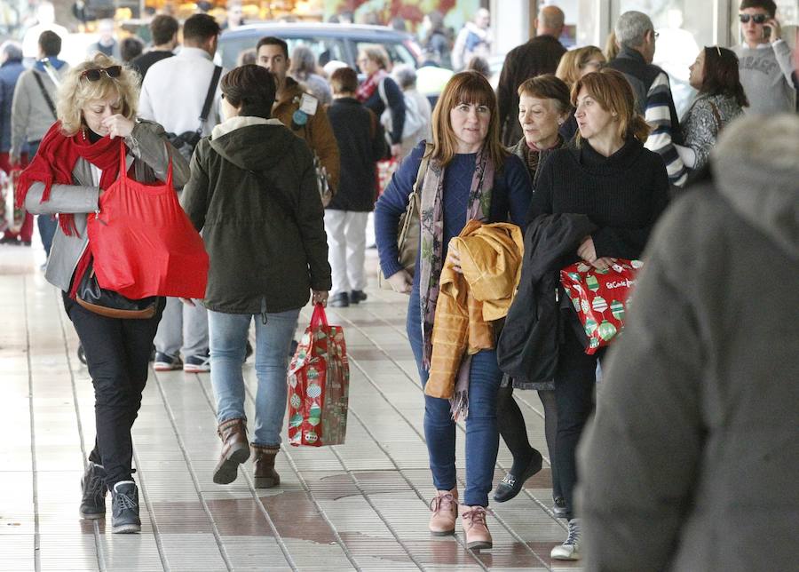 Así han vivido los comercios malagueños este lunes festivo de compras frenéticas