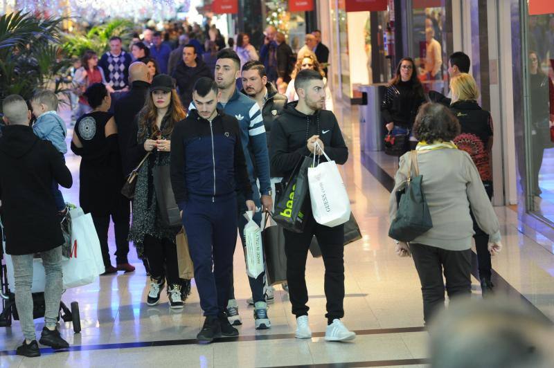 El inicio de las rebajas en Marbella, en fotos