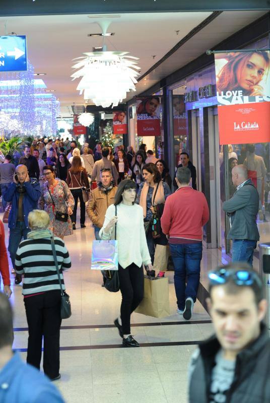 El inicio de las rebajas en Marbella, en fotos