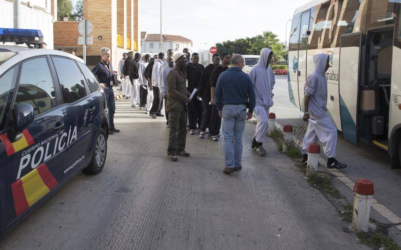 Interior deja libres a los inmigrantes llegados en patera a Málaga