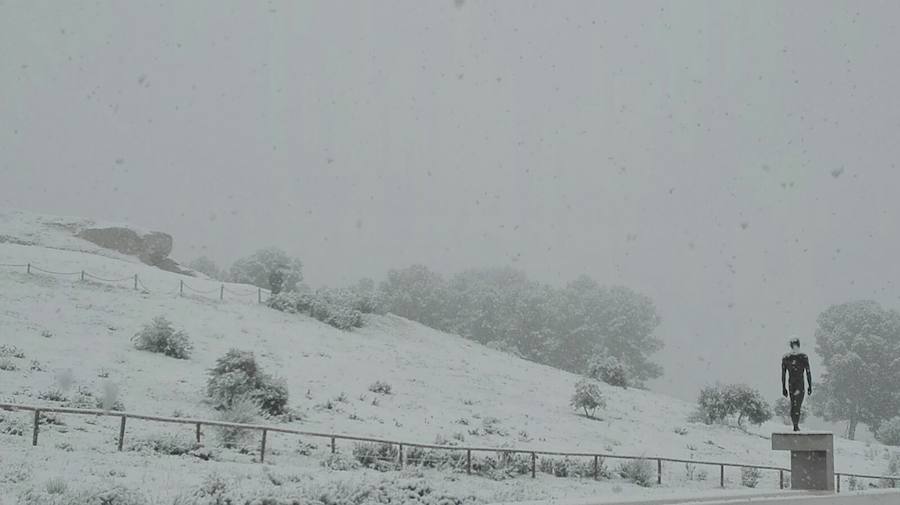 La nieve cubre los Dólmenes de Antequera y su entorno