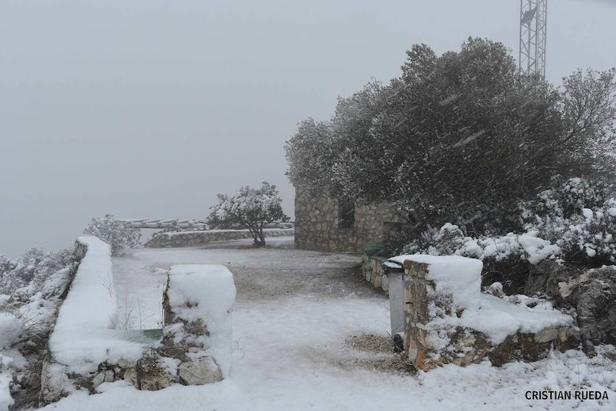 La nieve cubre otros puntos de la provincia, principalmente del interior