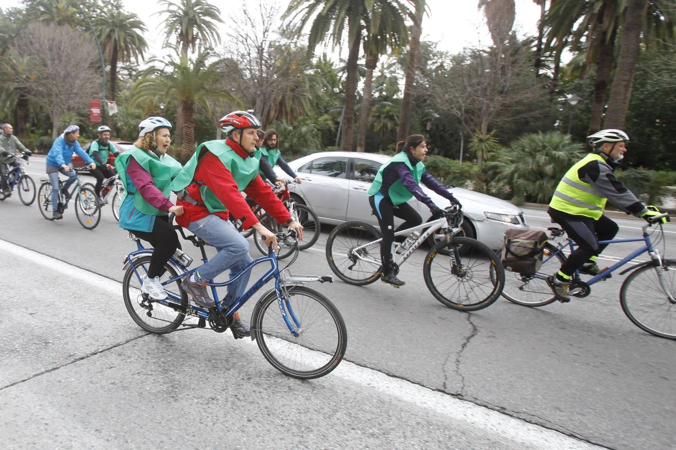 Más de 100 personas participan en la marcha ciclista para reivindicar el bosque urbano en Repsol