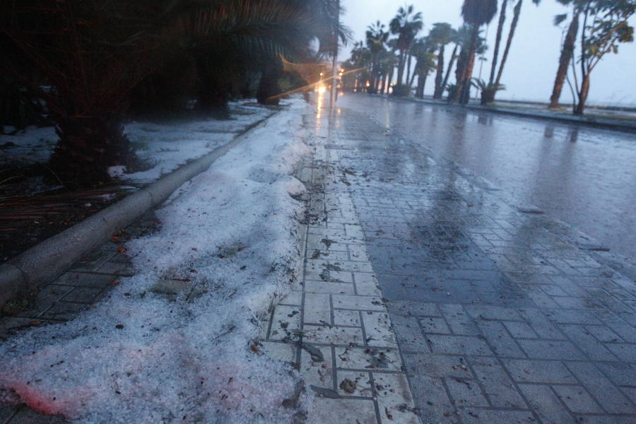 Los efectos de la tromba de lluvia y granizo, en fotos de Fernando González