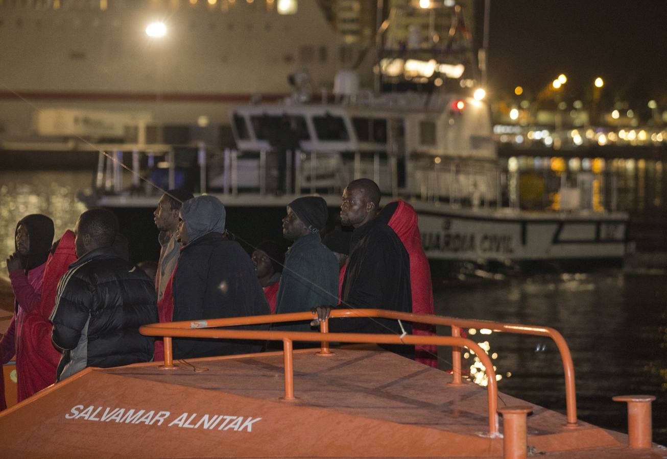 Llegan al puerto de Málaga 155 inmigrantes rescatados en tres pateras en el Mar de Alborán