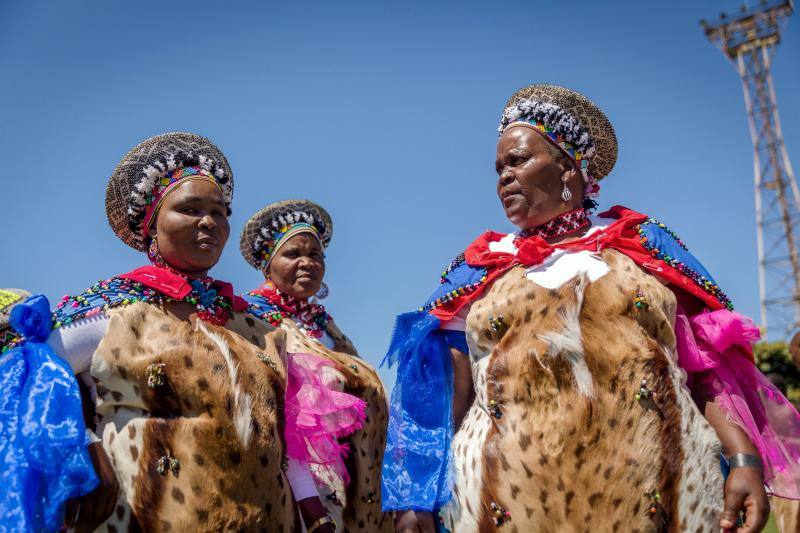 Fotos de la competición anual de danza tradicional Zulu de Ingoma en Sudáfrica