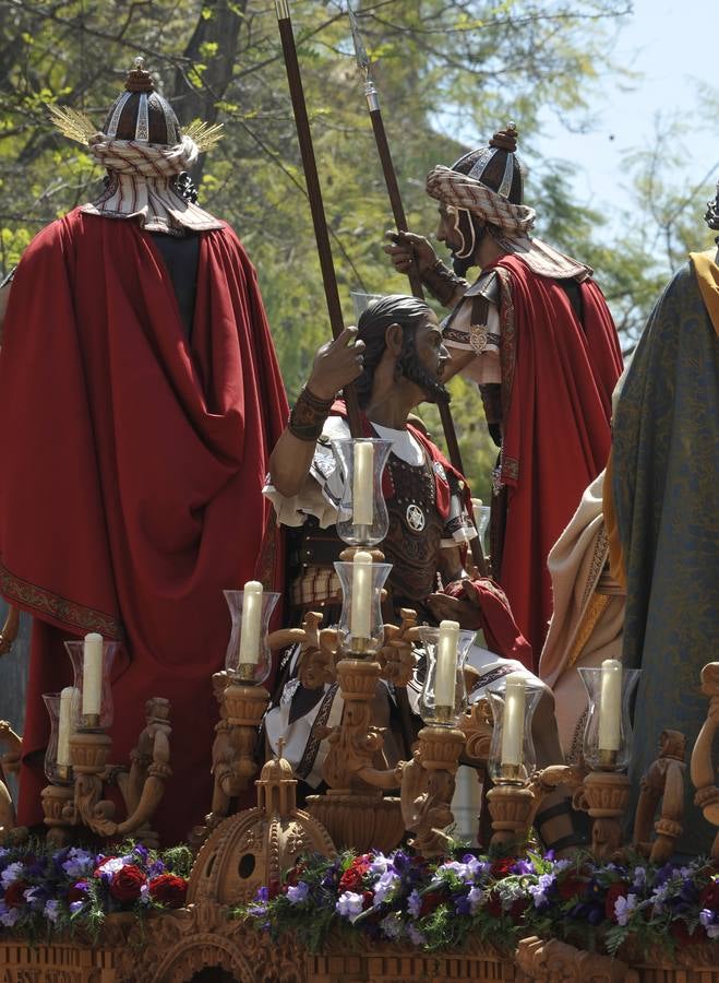 Dulce Nombre procesiona en la Semana Santa 2017