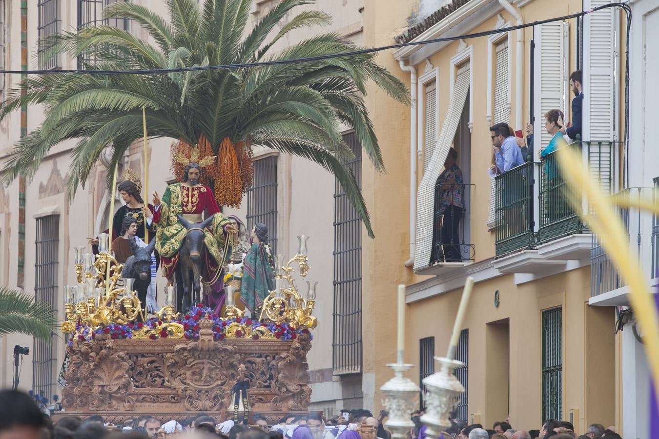 Pollinica sale en procesión por las calles de Málaga 2017