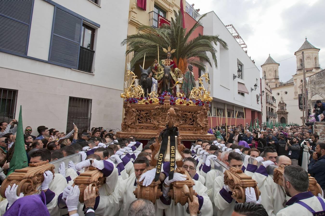 Pollinica sale en procesión por las calles de Málaga 2017