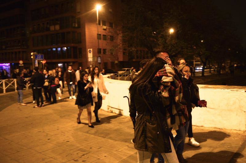 Fotos de la estampida y el pánico en la Madrugá de Sevilla