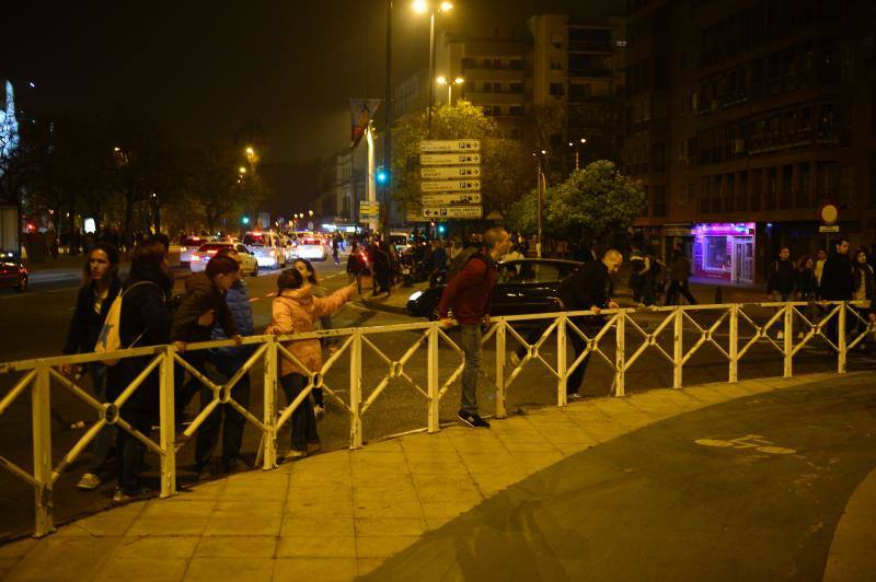 Fotos de la estampida y el pánico en la Madrugá de Sevilla