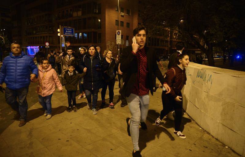 Fotos de la estampida y el pánico en la Madrugá de Sevilla