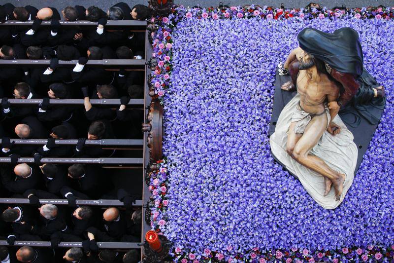 Fotos de la Virgen de la Piedad en el Viernes Santo 2017