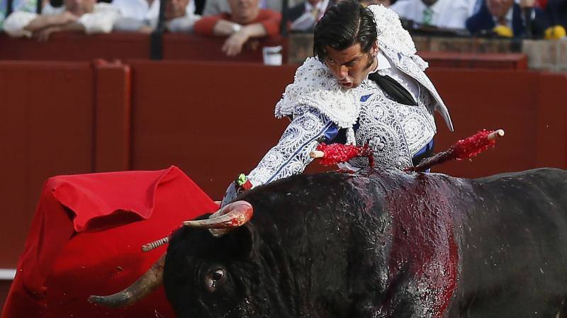 Famosos en la corrida del Domingo de Resurección en Sevilla