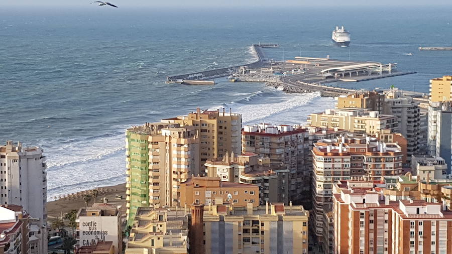 Los efectos del temporal de levante en las playas de Málaga