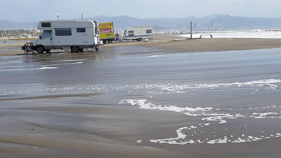 Los efectos del temporal de levante en las playas de Málaga