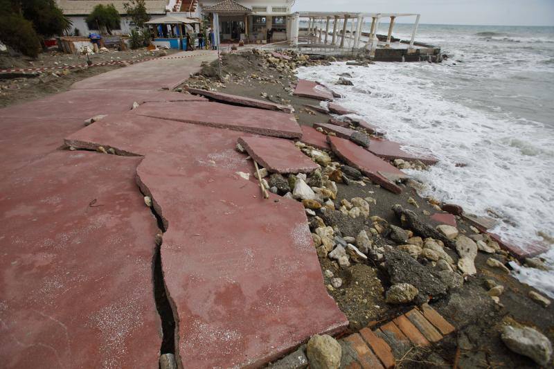 Fotos de los efectos del temporal en las playas de Málaga capital