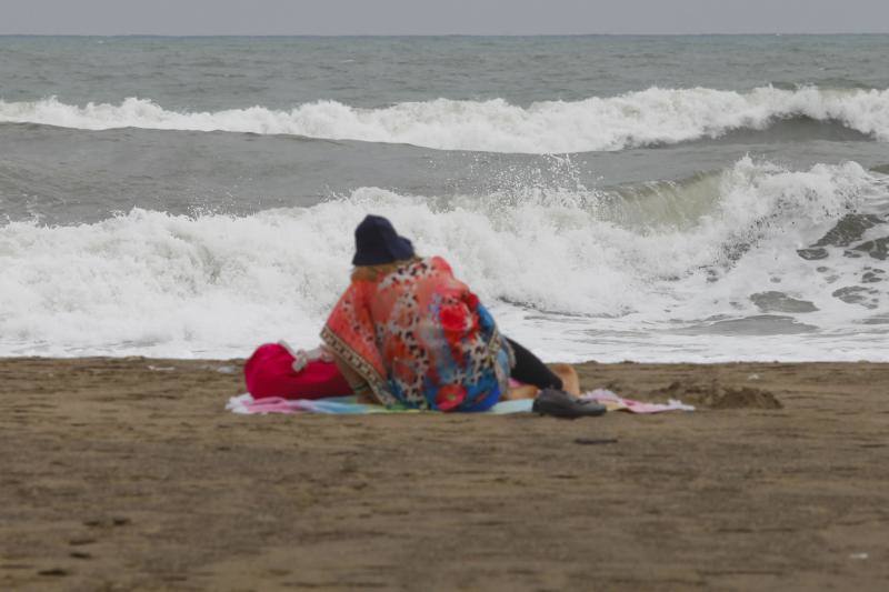Fotos de los efectos del temporal en las playas de Málaga capital