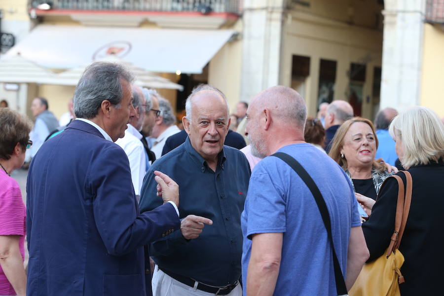 Fotos de la concentración en Málaga por el proyecto de Antonio Banderas