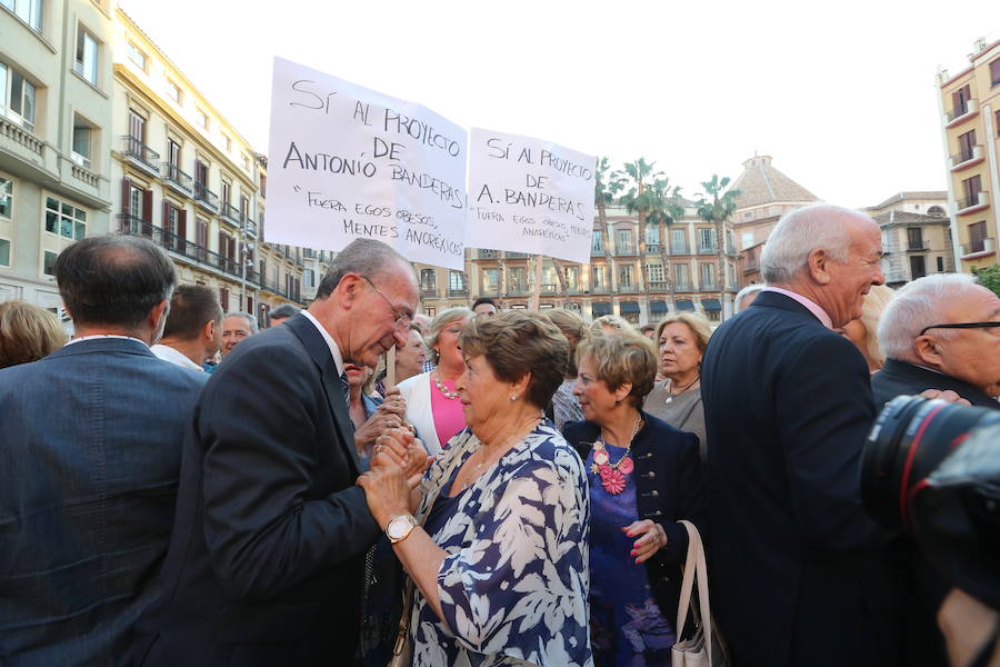 Fotos de la concentración en Málaga por el proyecto de Antonio Banderas