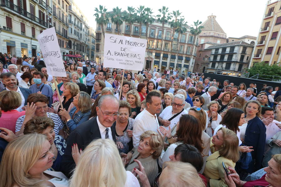 Fotos de la concentración en Málaga por el proyecto de Antonio Banderas