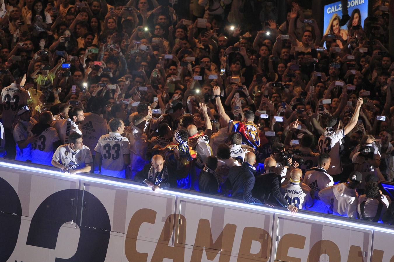 El Real Madrid celebra su 33ª Liga en Cibeles