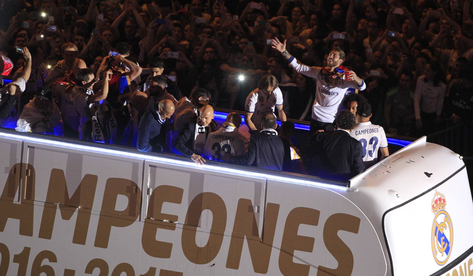 El Real Madrid celebra su 33ª Liga en Cibeles