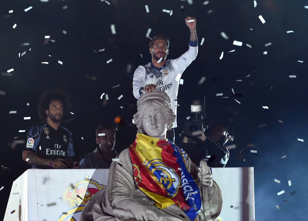 El Real Madrid celebra su 33ª Liga en Cibeles