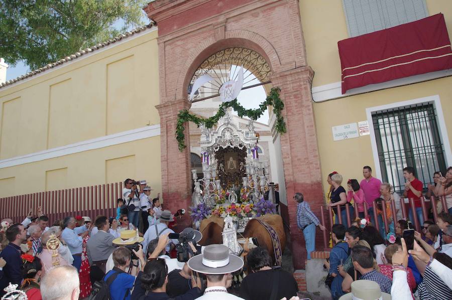 La salida de la Hermandad del Rocío de Málaga, en imágenes