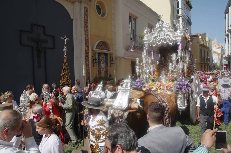 La salida de la Hermandad del Rocío de Málaga, en imágenes