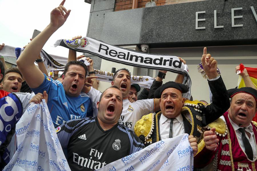 Cardiff se tiñe de blanco para animar al Real Madrid. La capital de Gales acoge la final de la Liga de Campeones, y multitud de aficionados madridistas se han desplazado para apoyar a su equipo, dejando las imágenes más variopintas.