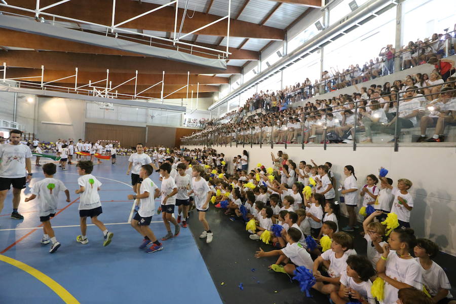Damián Quintero enciende el pebetero de la Deportiada