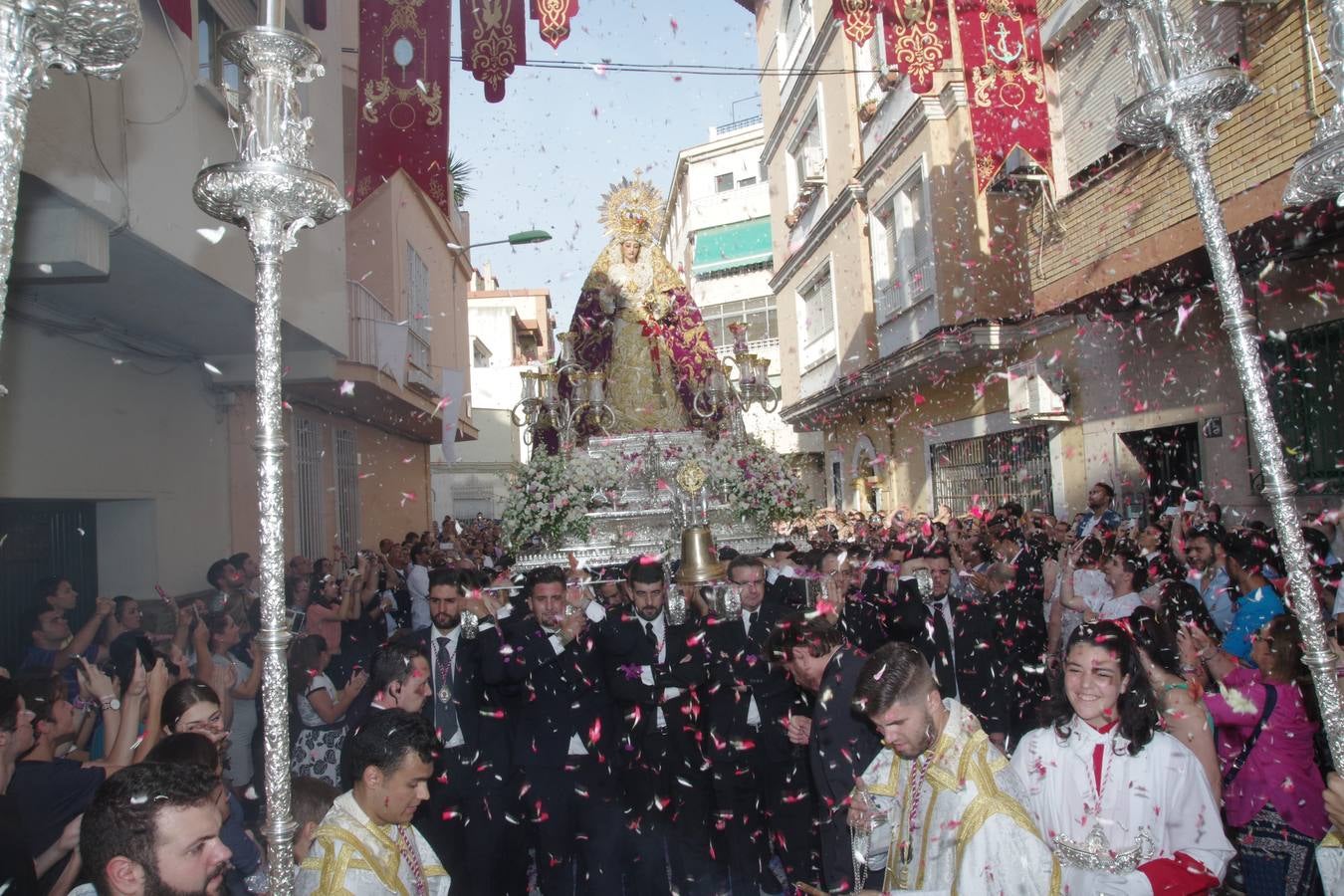 Cinco traslados y una procesión hacen un sábado cofrade