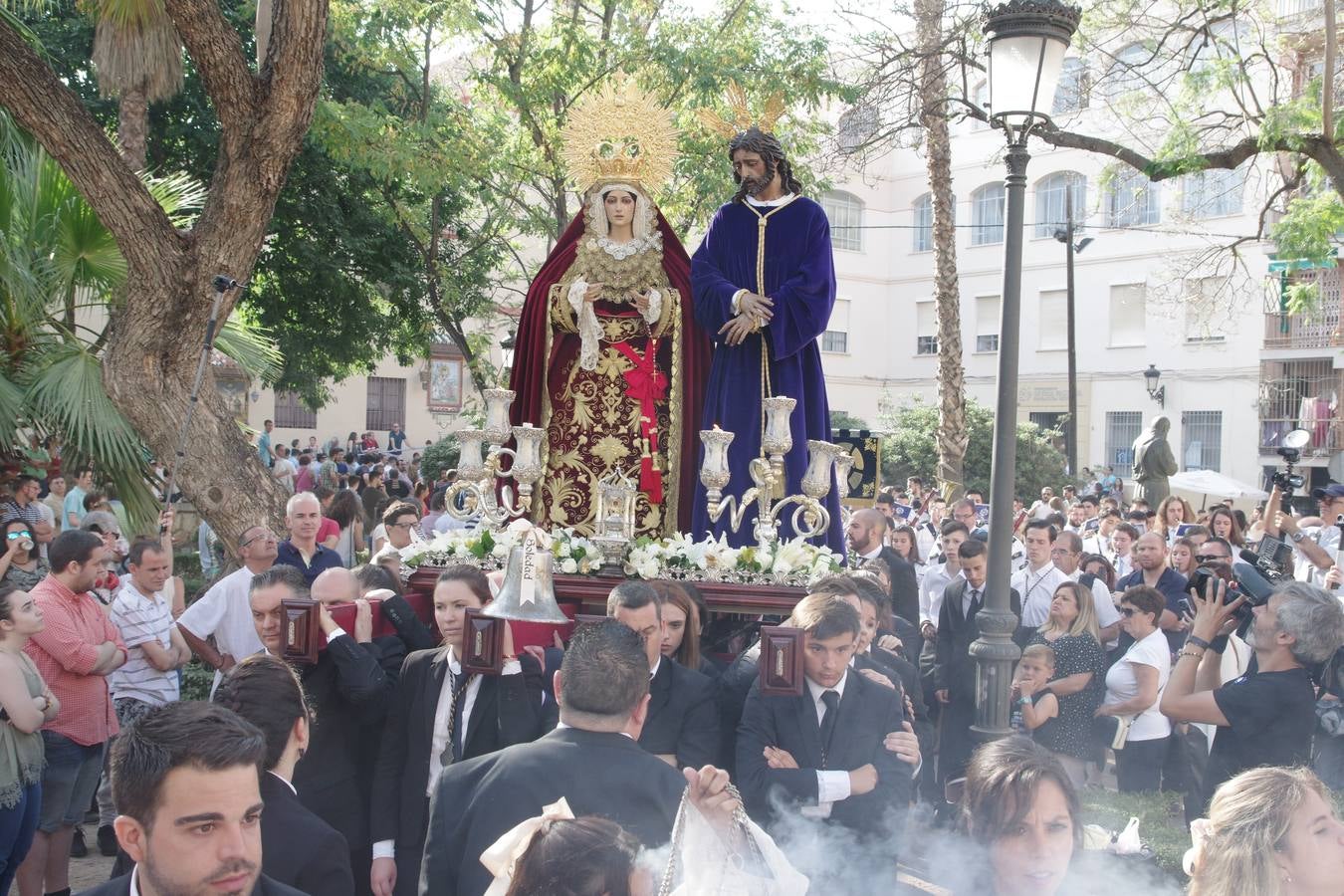 Cinco traslados y una procesión hacen un sábado cofrade